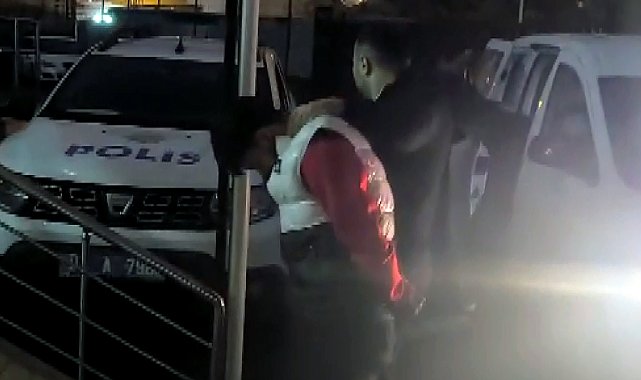 Marketteki deodorantları, arkadaşlarıyla buluşmaya gittikleri için çalmışlar
