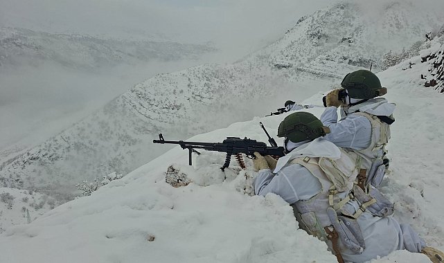 Mehmetçik, zorlu kış koşullarında hudut güvenliği için görevde