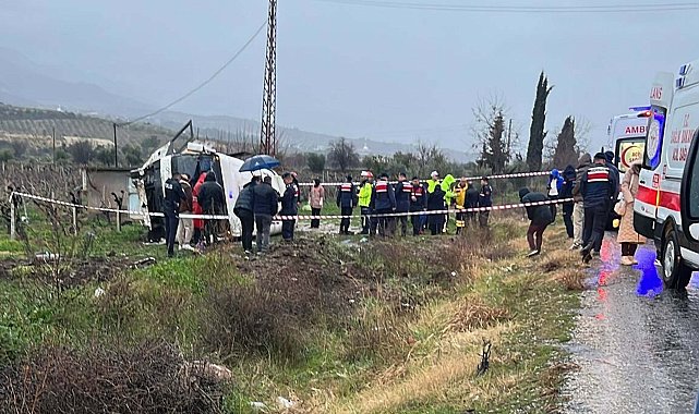 Memurları taşıyan midibüs devrildi: 1 ölü, 25 yaralı