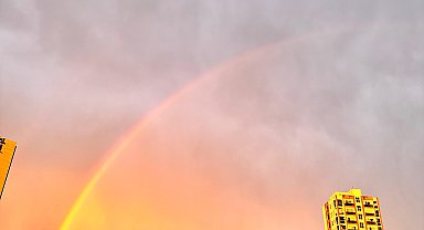 Mersin'de yağmur sonrası gökkuşağı renkli görüntülere sahne oldu