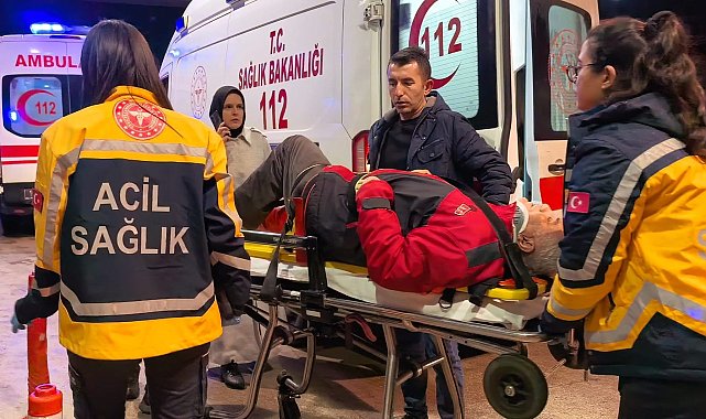 Motosiklet yolun karşısına geçmek isteyen yayaya çarptı: 2 yaralı