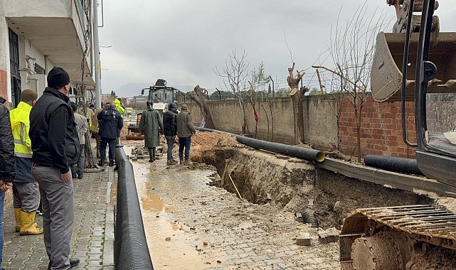 Onarım çalışması sırasında yolda yeni göçük; 1 yaralı