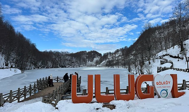 Ordu'daki Ulugöl buz tuttu