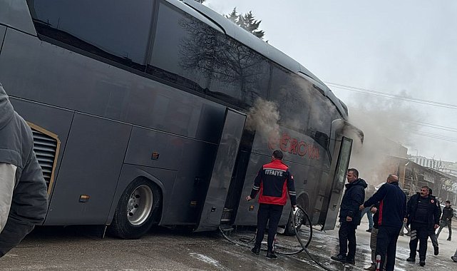 Park halindeki yolcu otobüsü yandı