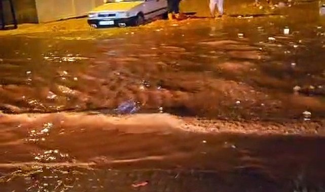Reyhanlı'da sağanak yağış, su baskınlarına neden oldu