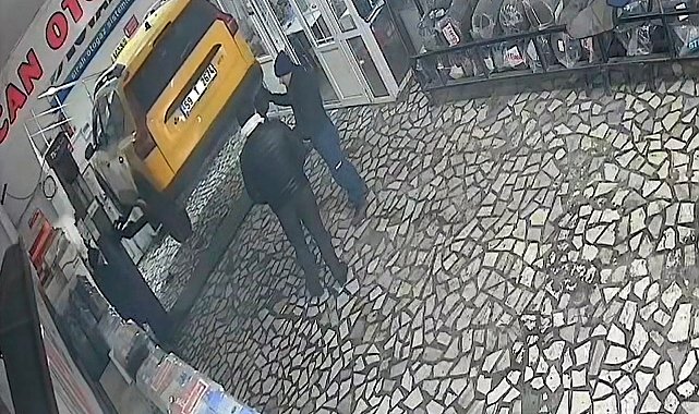 Taksinin araç asansöründen düştüğü anlar kamerada