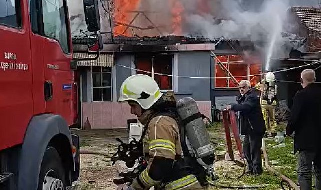 Tek katlı ev alevlere teslim oldu