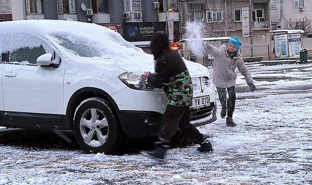 Tekirdağ'da kar yağışı etkili oluyor
