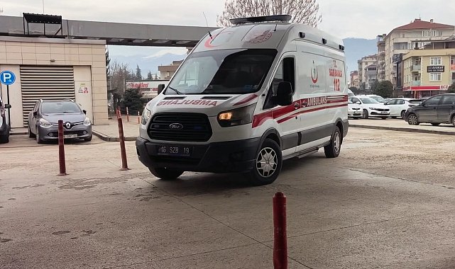 Temizlemeye çıktığı makinenin üzerinden düşen işçi ağır yaralandı