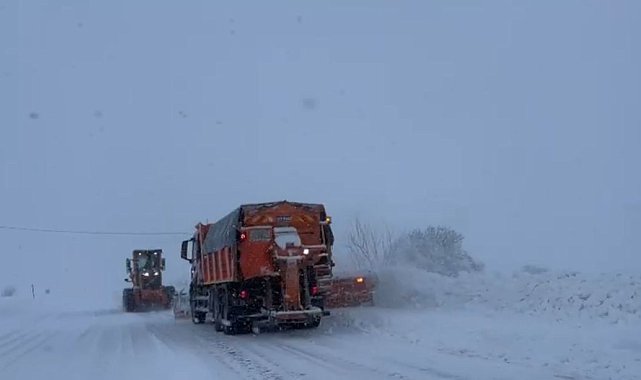 Tunceli'de 300 yerleşim yerinin yolu kar yağışı nedeniyle ulaşıma kapandı