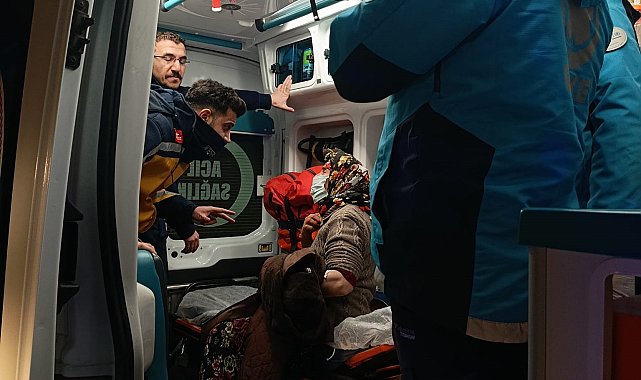 Tunceli'de UMKE ekipleri, yolu kardan kapanan köylerdeki 3 hastaya ulaştı