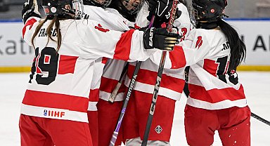U18 Kadın Buz Hokeyi Milli Takımı Yeni Zelanda'yı 3-1 yendi