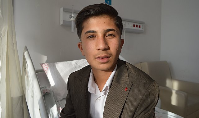 Uçurtmasını kurtarmak isterken akıma kapılan ve entübe edilen Erdal, hayata tutundu