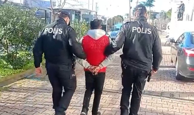 Üvey annesini öldüren firari, yakalanıp, teslim edildiği cezaevinde yaşamına son verdi