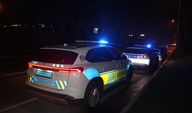 Yol kenarında park halindeki minibüste ölü bulundu