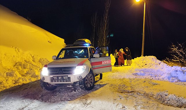 Yolu kardan kapanan mezrada rahatsızlanan hamile kadına 5,5 saatte ulaşıldı