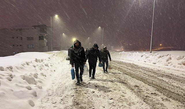 Yüksekova kar ve tipi etkili oldu