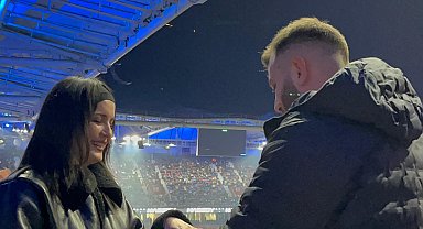 14 Şubat'ta tribünde evlilik teklifi