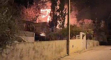 Adana'da ev yangını