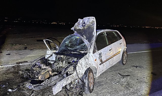 Adana'da iki otomobil çarpıştı: 2 yaralı