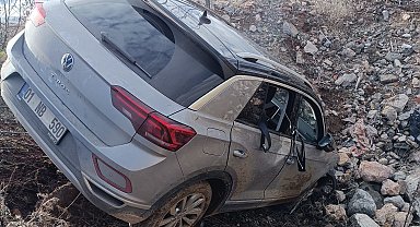 Adıyaman'da otomobil şarampole devrildi: 4 yaralı