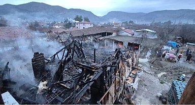 Ahırda çıkan yangında 1 büyükbaş öldü, 12'si kurtarıldı