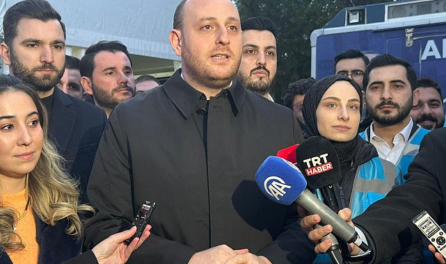 AK Parti'li Büyükgümüş, 'GençNokta' çadırında vatandaşlarla iftar yaptı