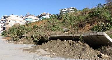 Alanya'da toprak kayması kamerada