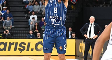 Anadolu Efes - Virtus Bologna: 91-60