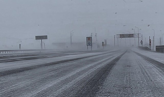 Ardahan'da Ilgar Geçidi, kar ve tipiden kapandı