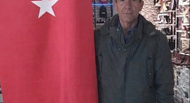 Babasını 12 bıçak darbesiyle yaraladı, yardıma gelen ekiplere kapıyı açmadı