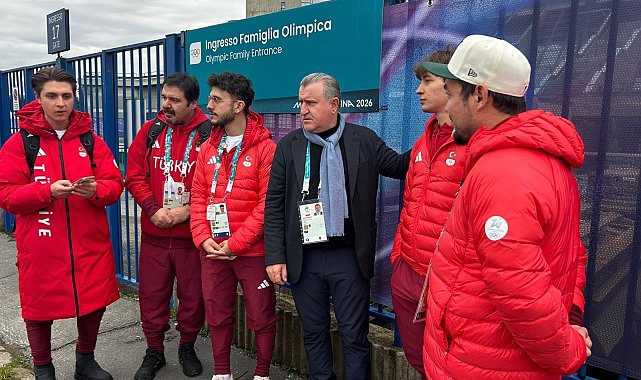 Bakan Bak İtalya'da milli sporcuları ziyaret etti