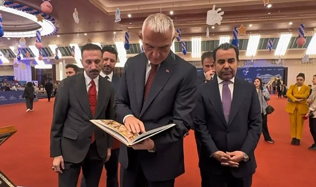 Bakan Ersoy, 'Külliye'de Ramazan' etkinlik alanını ziyaret etti