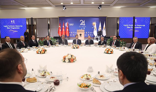 Bakan Memişoğlu, sağlık çalışanlarıyla iftar yaptı