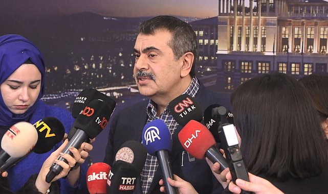 Bakan Tekin, 'Külliye'de Ramazan' etkinlik alanını ziyaret etti