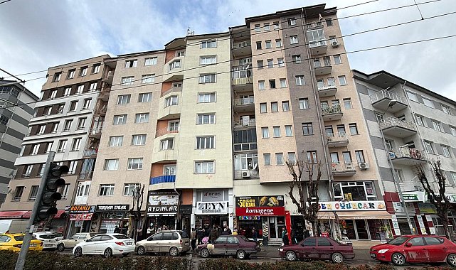 Baz istasyonunu tamir ederken 7'nci kattan düşüp öldü