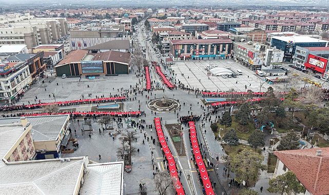 Binlerce Erzincanlıdan bayrak yürüyüşü