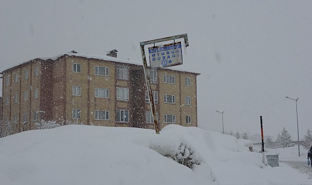 Bitlis'te kar kalınlığı 70 santimetreyi buldu; 304 köy ve mezra yolu kapandı