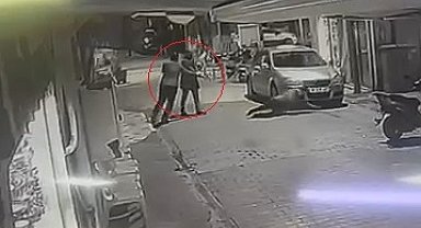 Bursa'da 1 kişinin yaralandığı silahlı kavga kamerada