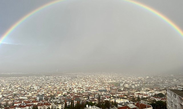 Bursa'da görsel şölen; gökkuşağı kenti 'kar küresine' çevirdi