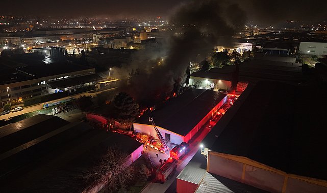 Bursa'da tekstil fabrikasının deposunda yangın