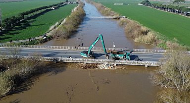 Büyük Menderes Nehri yine taştı, tarım arazileri su altında kaldı