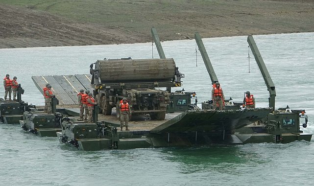 Çanakkale'de 'Durgun Sulardan Geçiş Eğitimi' gerçekleştirildi