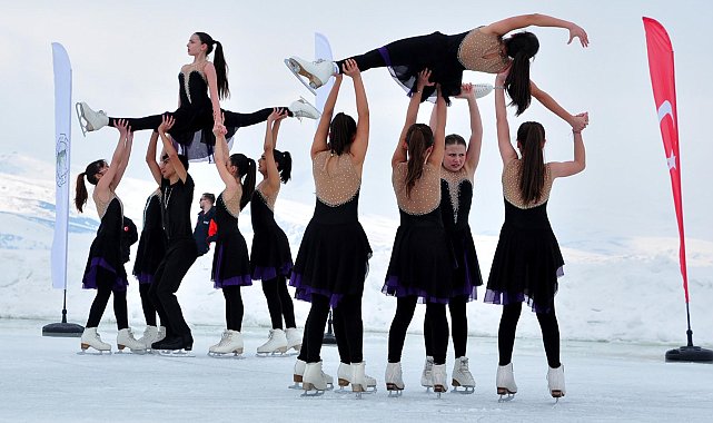 Çıldır Gölü'nde renki 'Buz Şenliği'
