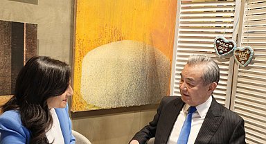 Çin Dışişleri Bakanı Wang, Kanadalı mevkidaşı Anand ile görüştü