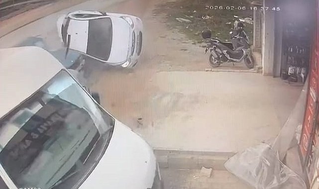 Çocuk sürücünün kullandığı otomobil, 3 araca çarpıp takla attı: 8 yaralı; kaza anı kamerada