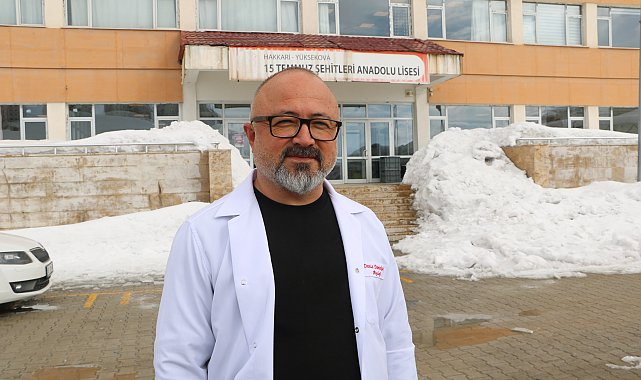 Deniz öğretmen, 26 yıl sonra ilk görev yeri Yüksekova'ya geri döndü