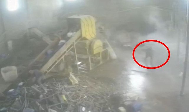 Devrilen 20 tonluk su varilinin altında kalmaktan son anda kurtuldu; o anlar kamerada