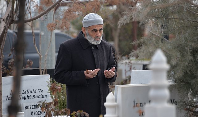Diyarbakır'da depremde yaşamını yitirenler anıldı