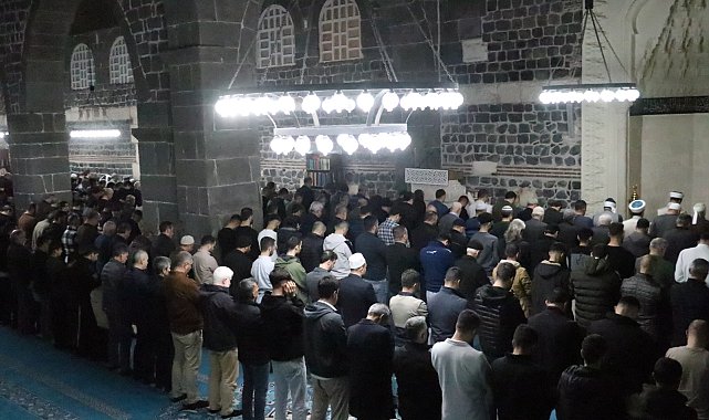 Diyarbakır'da ramazan ayının ilk teravih namazı kılındı
